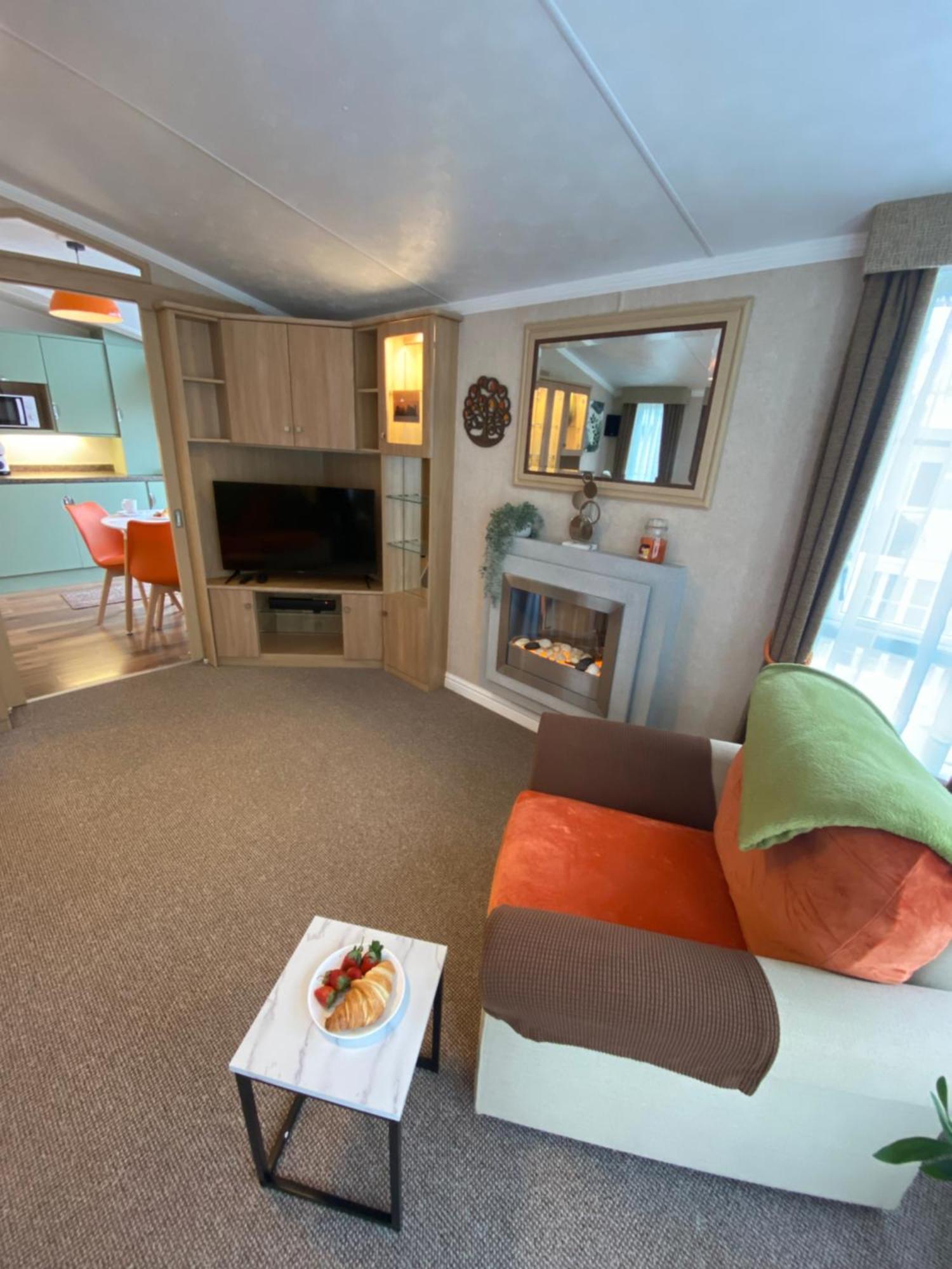 Red Squirrel Lodge Sandown Dış mekan fotoğraf